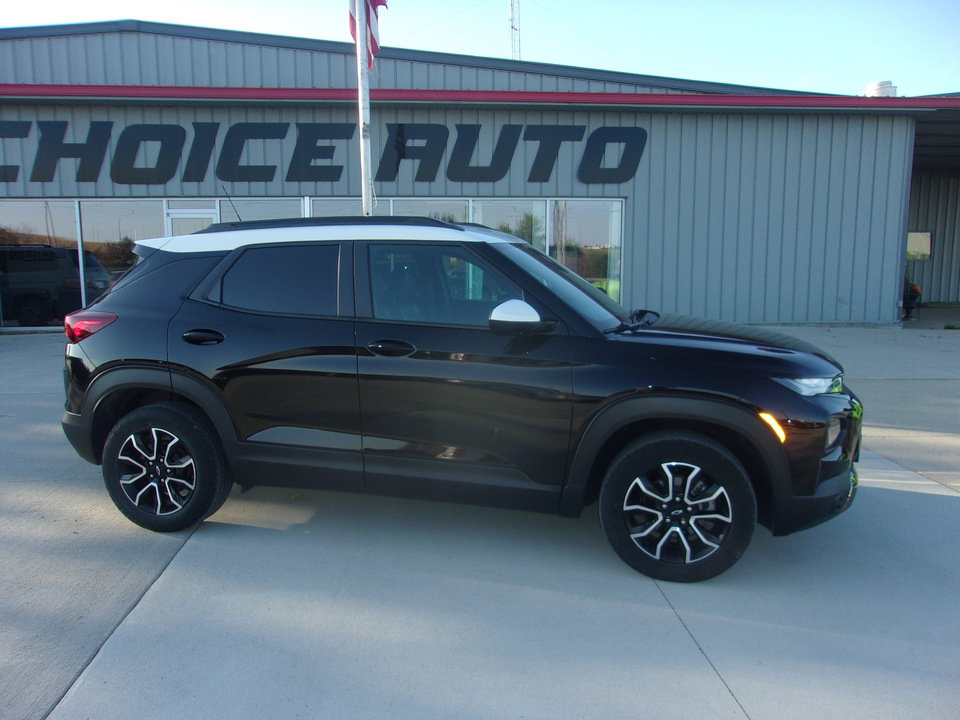 Used 2022 Chevrolet TrailBlazer ACTIV w/ Technology Package AWD/4WD image 2