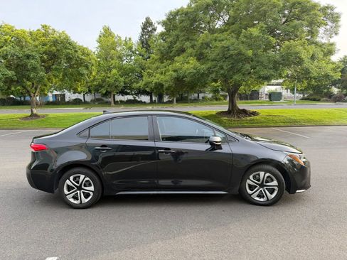 Used 2020 Toyota Corolla LE FWD image 4
