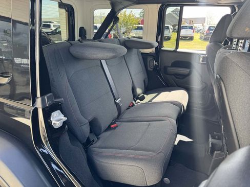 Used 2025 Jeep Wrangler Unlimited Rubicon w/ Convenience Group AWD/4WD image 14