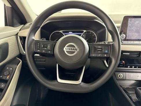 Used 2021 Nissan Rogue SV image 17