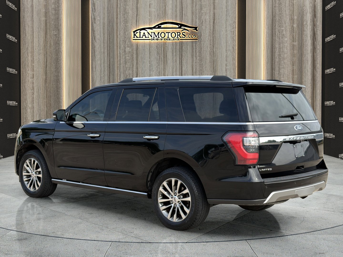 Used 2018 Ford Expedition Limited w/ Equipment Group 301A RWD image 5
