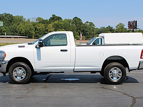 Used 2024 RAM 2500 Tradesman w/ Chrome Appearance Group AWD/4WD image 6
