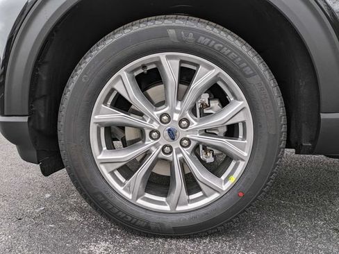 Used 2024 Ford Explorer XLT w/ Equipment Group 202A AWD/4WD image 23