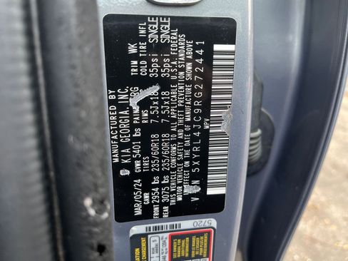 Used 2024 Kia Sorento S image 32