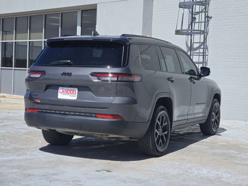 Used 2025 Jeep Grand Cherokee L Altitude image 8