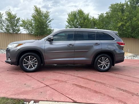Used 2017 Toyota Highlander XLE AWD/4WD image 5