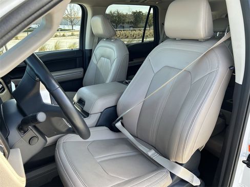 Used 2024 Ford Expedition Limited image 28