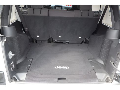 Used 2017 Jeep Wrangler Unlimited Sahara w/ Connectivity Group AWD/4WD image 25