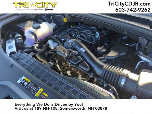 New 2025 Jeep Grand Cherokee Altitude image 21