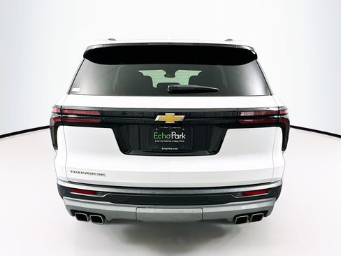 Used 2025 Chevrolet Traverse LT FWD image 7