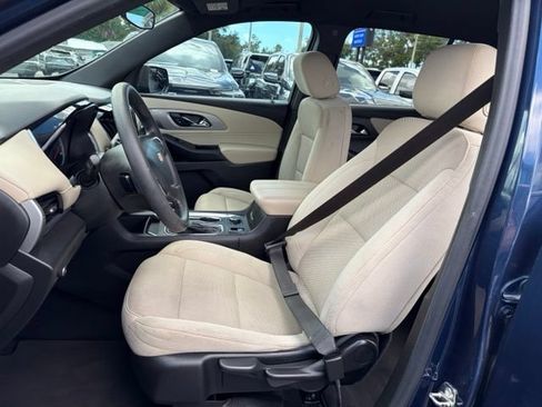 Used 2022 Chevrolet Traverse LS FWD image 14