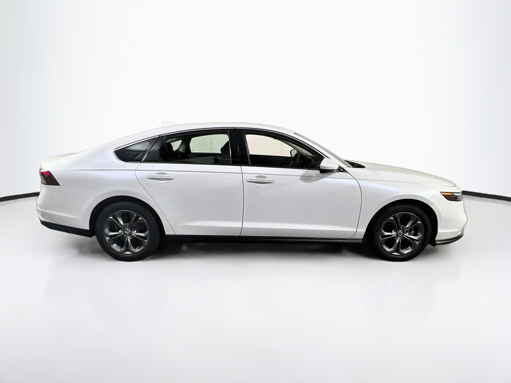 Used 2023 Honda Accord EX image 4