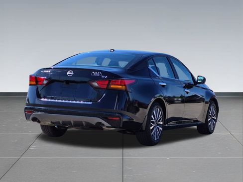 Used 2025 Nissan Altima 2.5 SV FWD image 6