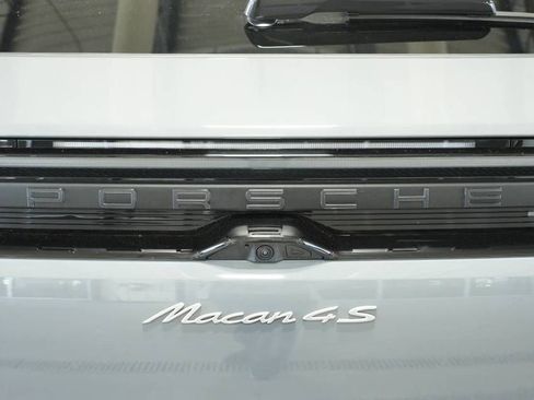 Certified 2025 Porsche Macan 4S Electric AWD/4WD image 39