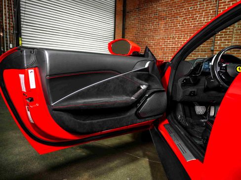 Used 2021 Ferrari Roma image 33