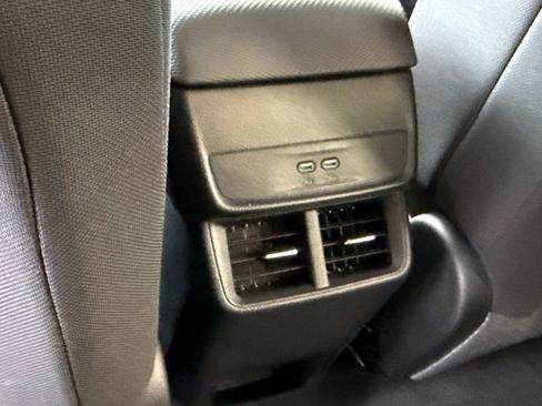 Used 2025 Chevrolet Equinox LT FWD image 14