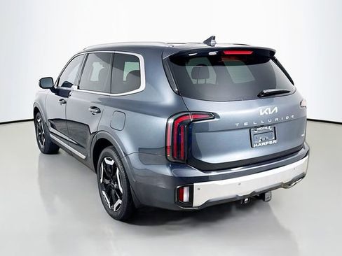 Used 2024 Kia Telluride EX w/ EX Captain's Chair Package image 9