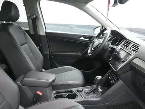 Used 2021 Volkswagen Tiguan SE w/ Panoramic Sunroof Package AWD/4WD image 14