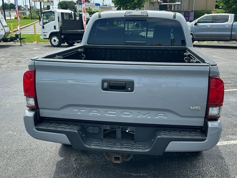 Used 2018 Toyota Tacoma TRD Sport AWD/4WD image 6