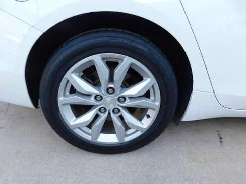Used 2019 Chevrolet Impala LT FWD image 9