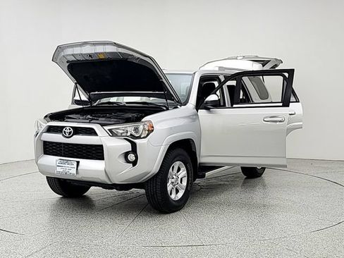 Used 2016 Toyota 4Runner SR5 AWD/4WD image 9
