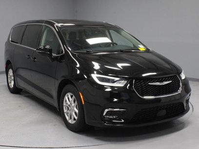 Used 2024 Chrysler Pacifica Touring-L