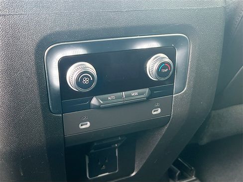 Used 2023 GMC Yukon SLT image 25