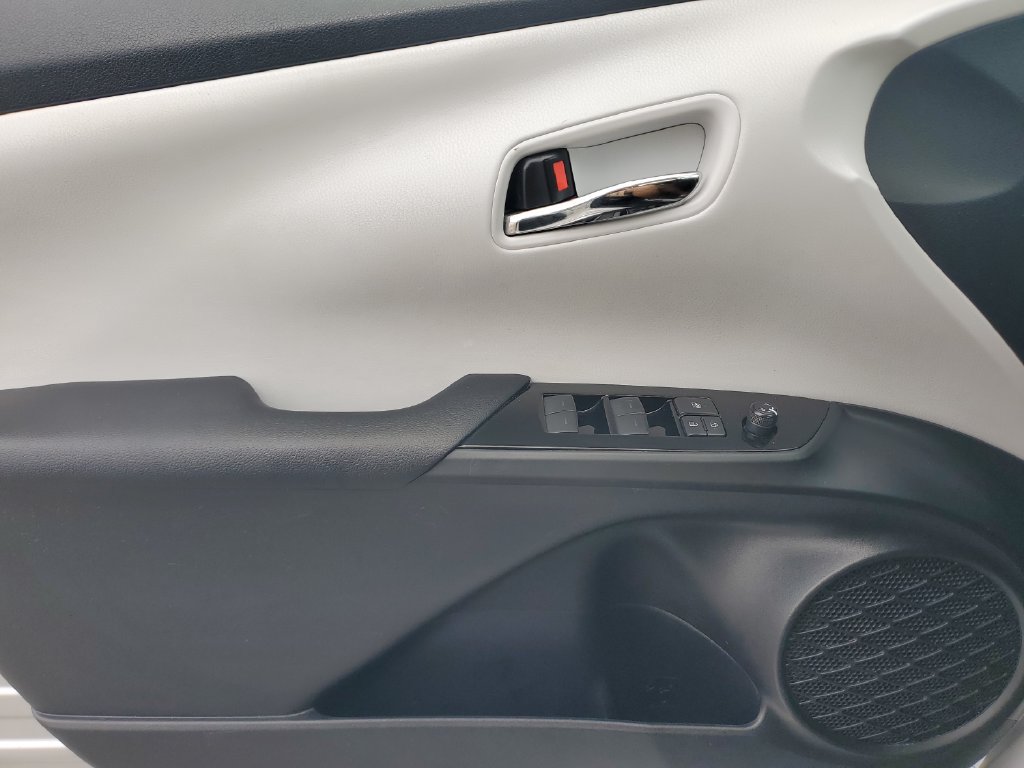 Used 2020 Toyota Prius LE FWD image 18