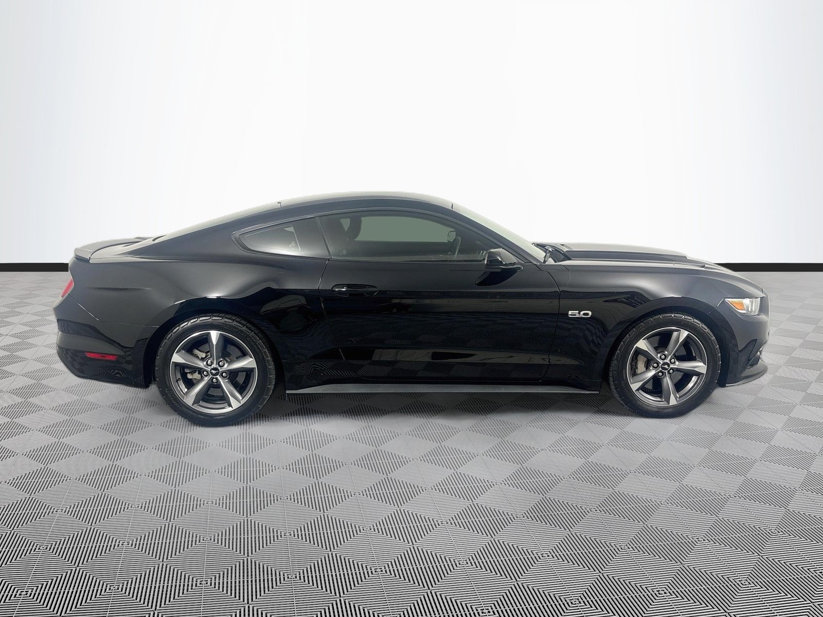 Used 2015 Ford Mustang GT RWD image 8