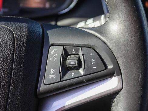 Used 2022 Chevrolet Trax LT w/ LT Convenience Package FWD image 32
