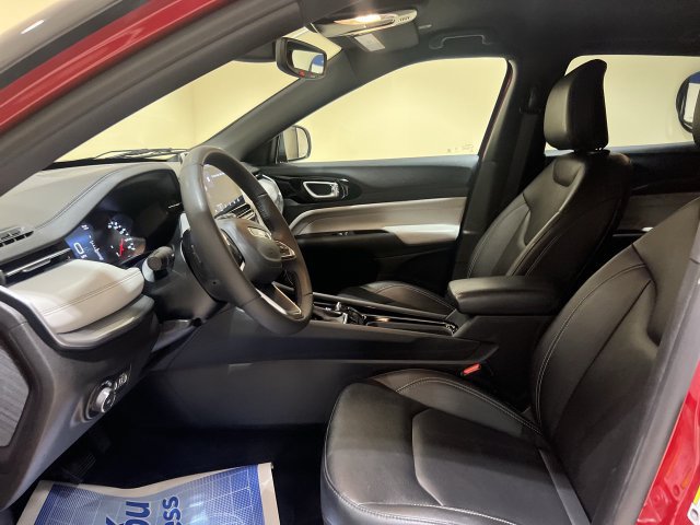 Used 2025 Jeep Compass Limited AWD/4WD image 17