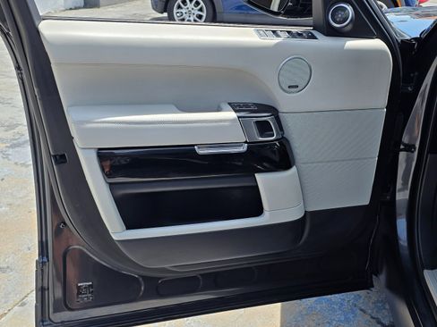Used 2016 Land Rover Range Rover HSE image 24