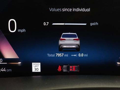 Used 2025 BMW X5 xDrive40i w/ Parking Assistance Package image 23