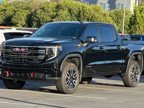Used 2025 GMC Sierra 1500 AT4 w/ Technology Package image 9