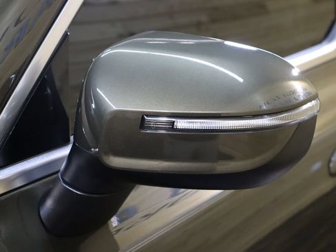 Used 2024 Kia Telluride EX w/ EX Captain's Chair Package FWD image 13