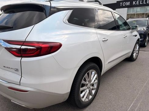 Used 2019 Buick Enclave Essence AWD/4WD image 3