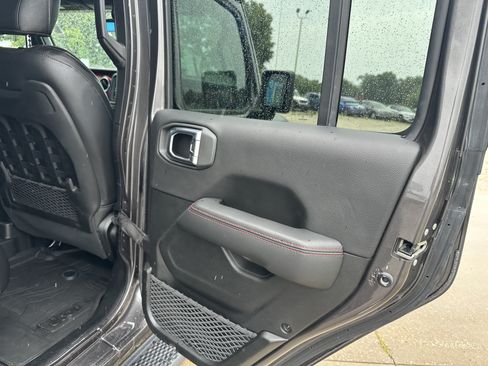 Used 2023 Jeep Wrangler Unlimited Rubicon w/ Cold Weather Group AWD/4WD image 32