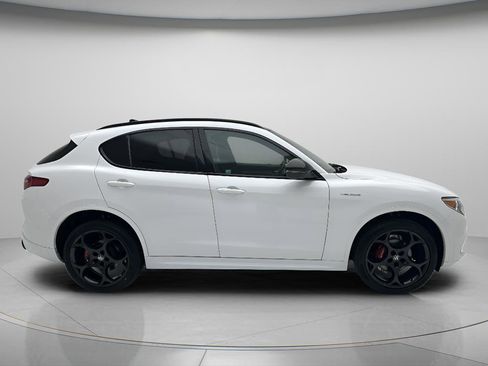 Used 2023 Alfa Romeo Stelvio Veloce AWD/4WD image 2