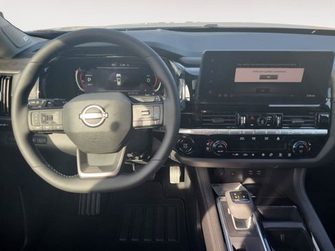 New 2026 Nissan Pathfinder Platinum image 13