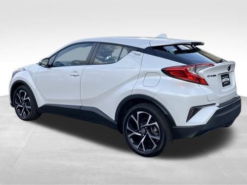 Used 2022 Toyota C-HR XLE image 4