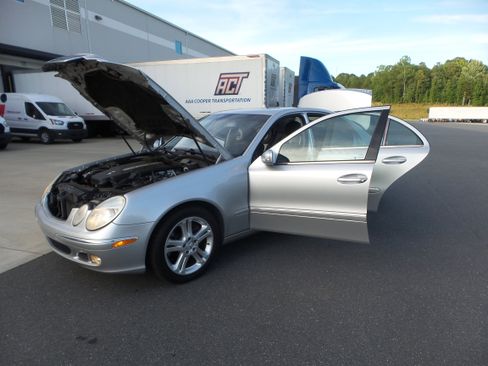 Used 2004 Mercedes-Benz E 500 4MATIC Sedan image 20