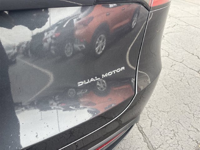 Used 2024 Tesla Model Y Long Range AWD/4WD image 31