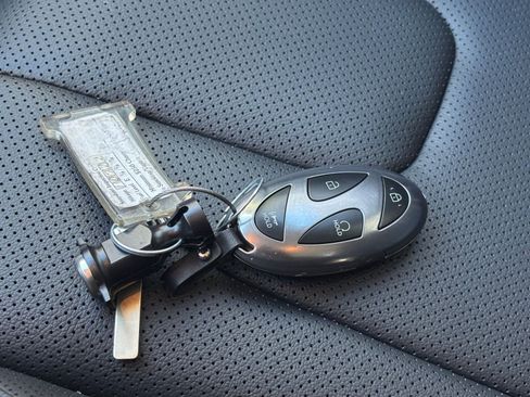 Used 2025 Hyundai Elantra Limited image 22