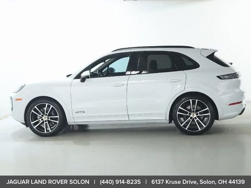 Used 2025 Porsche Cayenne GTS AWD/4WD image 4