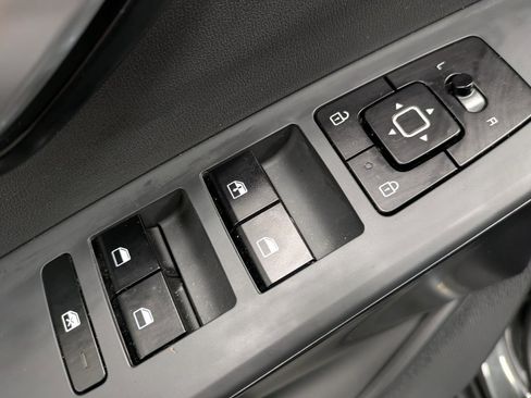 Certified 2024 Kia Niro LX image 9