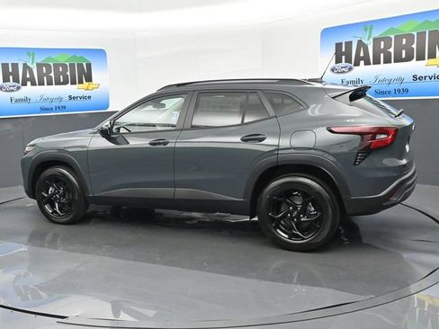 New 2026 Chevrolet Trax LT w/ Driver Confidence Package FWD image 3