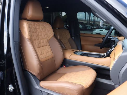 Used 2025 Nissan Armada Platinum Reserve image 25