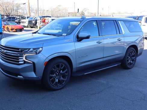 Used 2024 Chevrolet Suburban High Country w/ Advanced Technology Package image 5