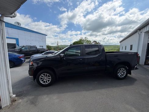 Used 2023 Chevrolet Silverado 1500 LT AWD/4WD image 2