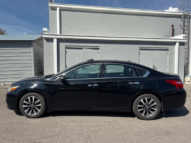 Used 2016 Nissan Altima 2.5 SV w/ Convenience Package FWD image 2